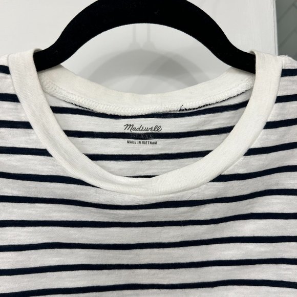 Madewell White and Navy Basic Crew with Small Front Pocket - Picture 2 of 3